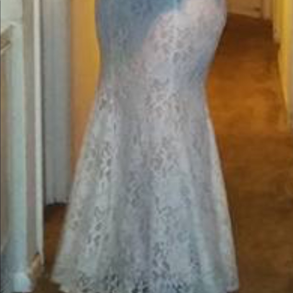 WHITE DRESS - Picture 2 of 3